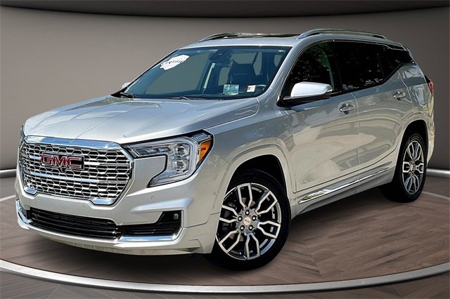 Used 2022 GMC Terrain Denali w/ Denali Premium Package