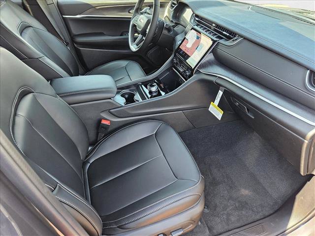 New 2025 Jeep Grand Cherokee Limited w/ Black Appearance Package RWD image 16