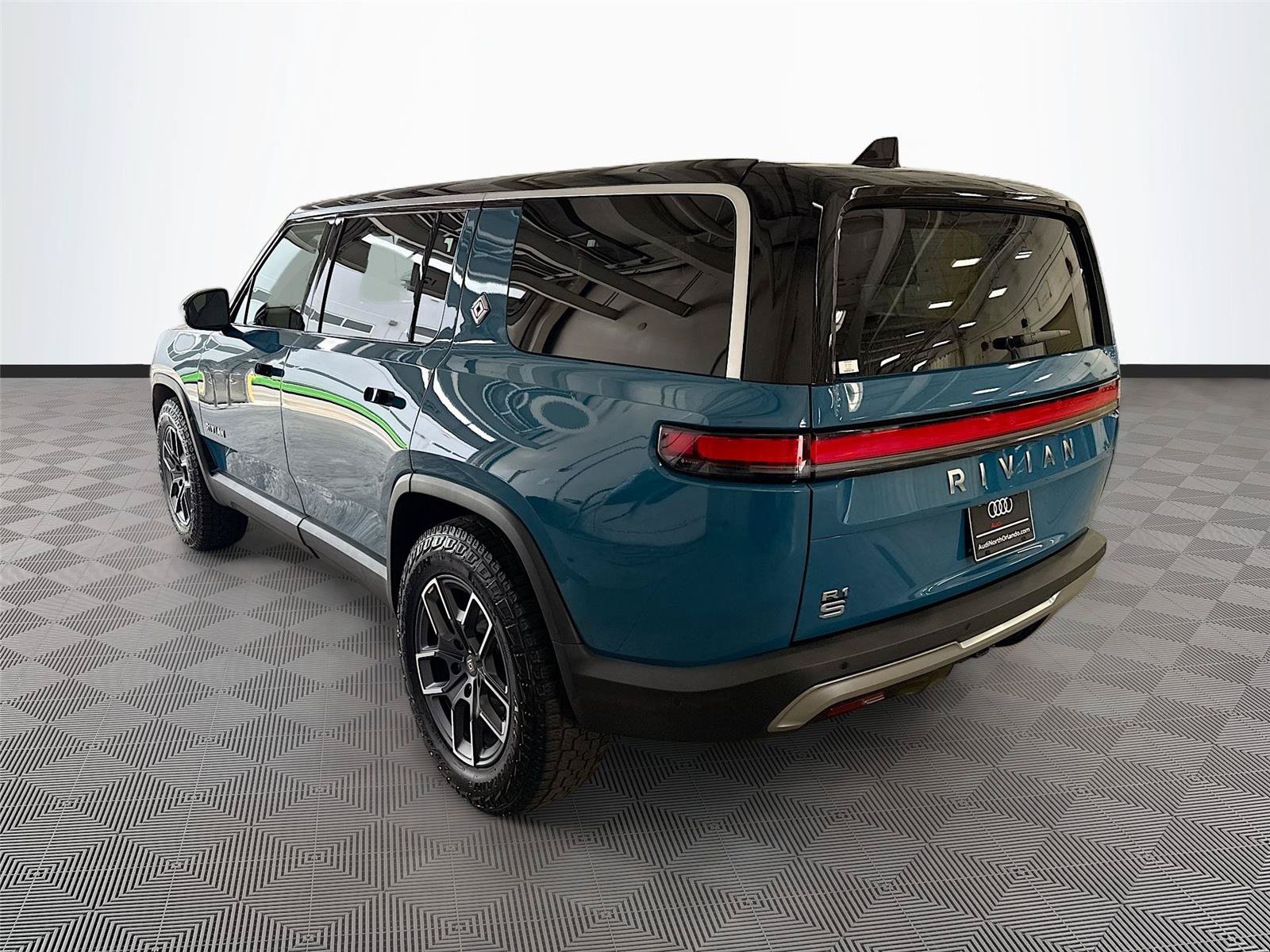 Used 2024 Rivian R1S Adventure AWD/4WD image 5