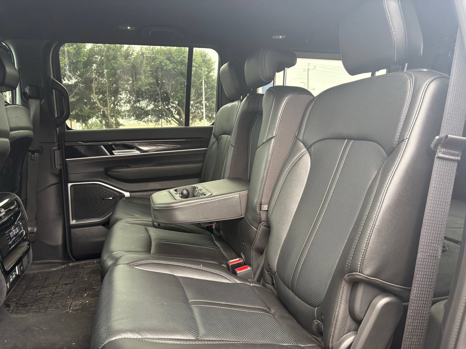 Used 2024 Jeep Wagoneer 2WD image 13