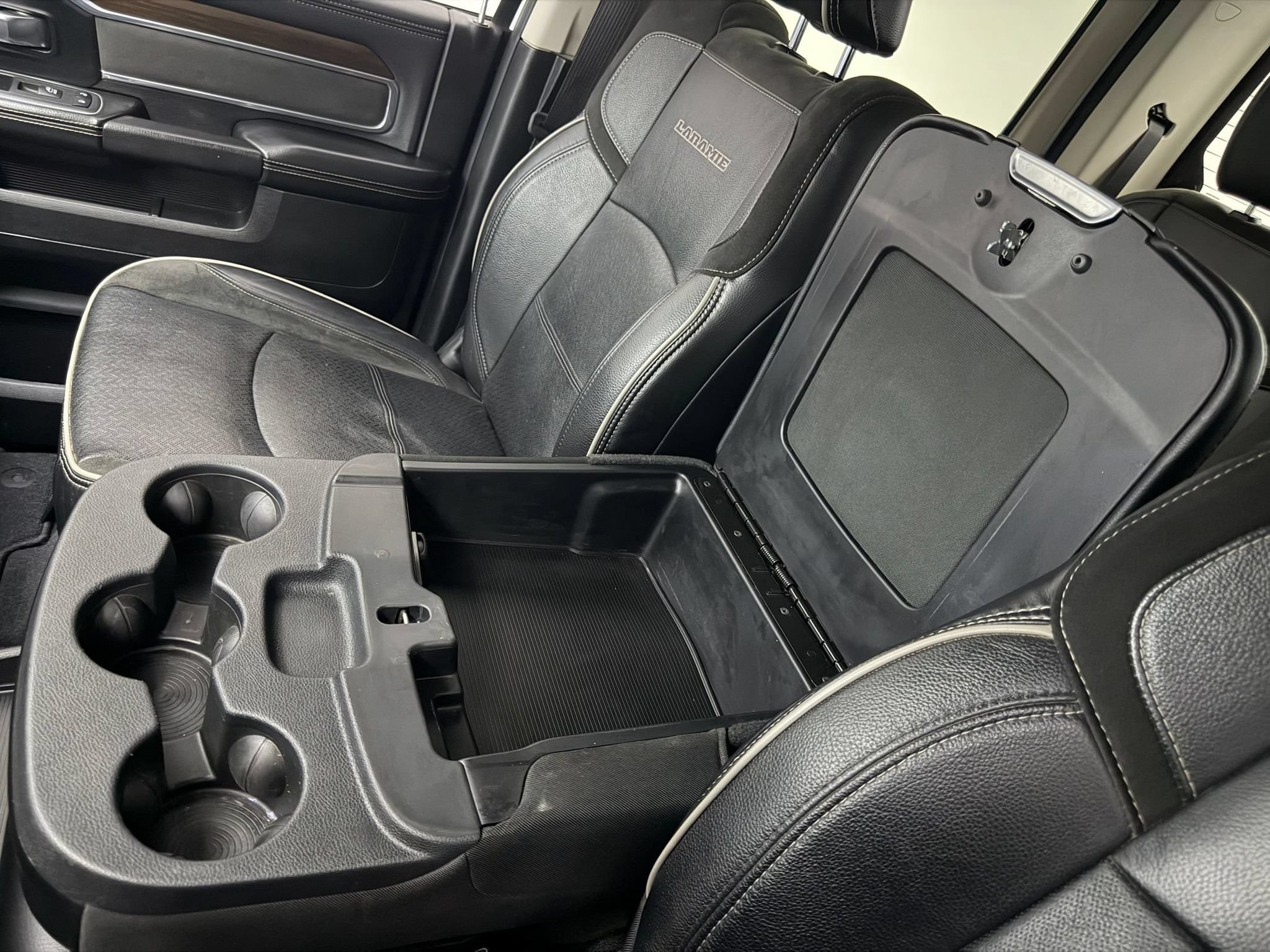 Used 2023 RAM 3500 Laramie AWD/4WD image 15