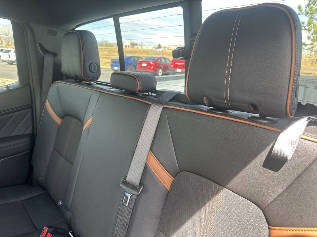 Used 2023 GMC Canyon AT4 w/ Technology Package image 19