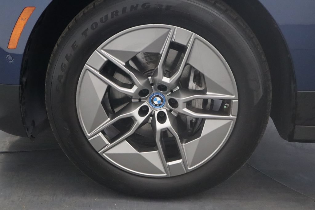 Used 2023 BMW iX xDrive50 AWD/4WD image 14