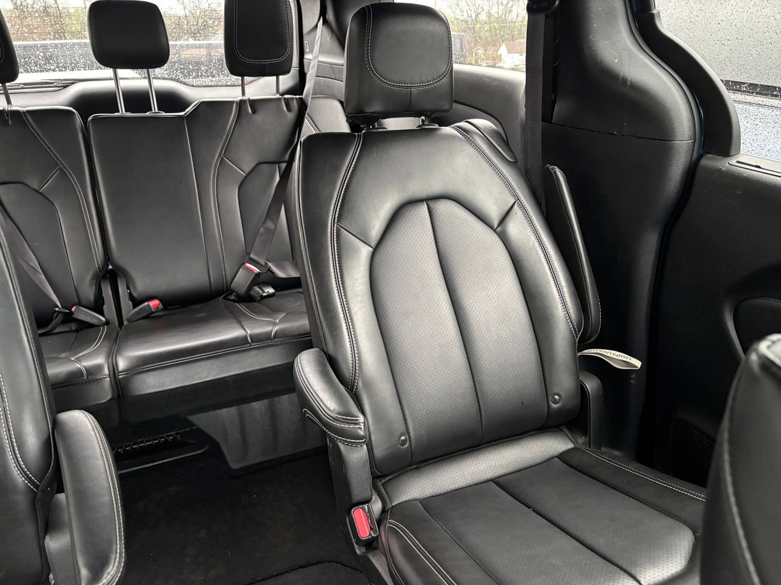 Used 2025 Chrysler Pacifica Select image 40