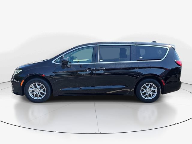 Used 2024 Chrysler Pacifica Touring-L FWD image 6