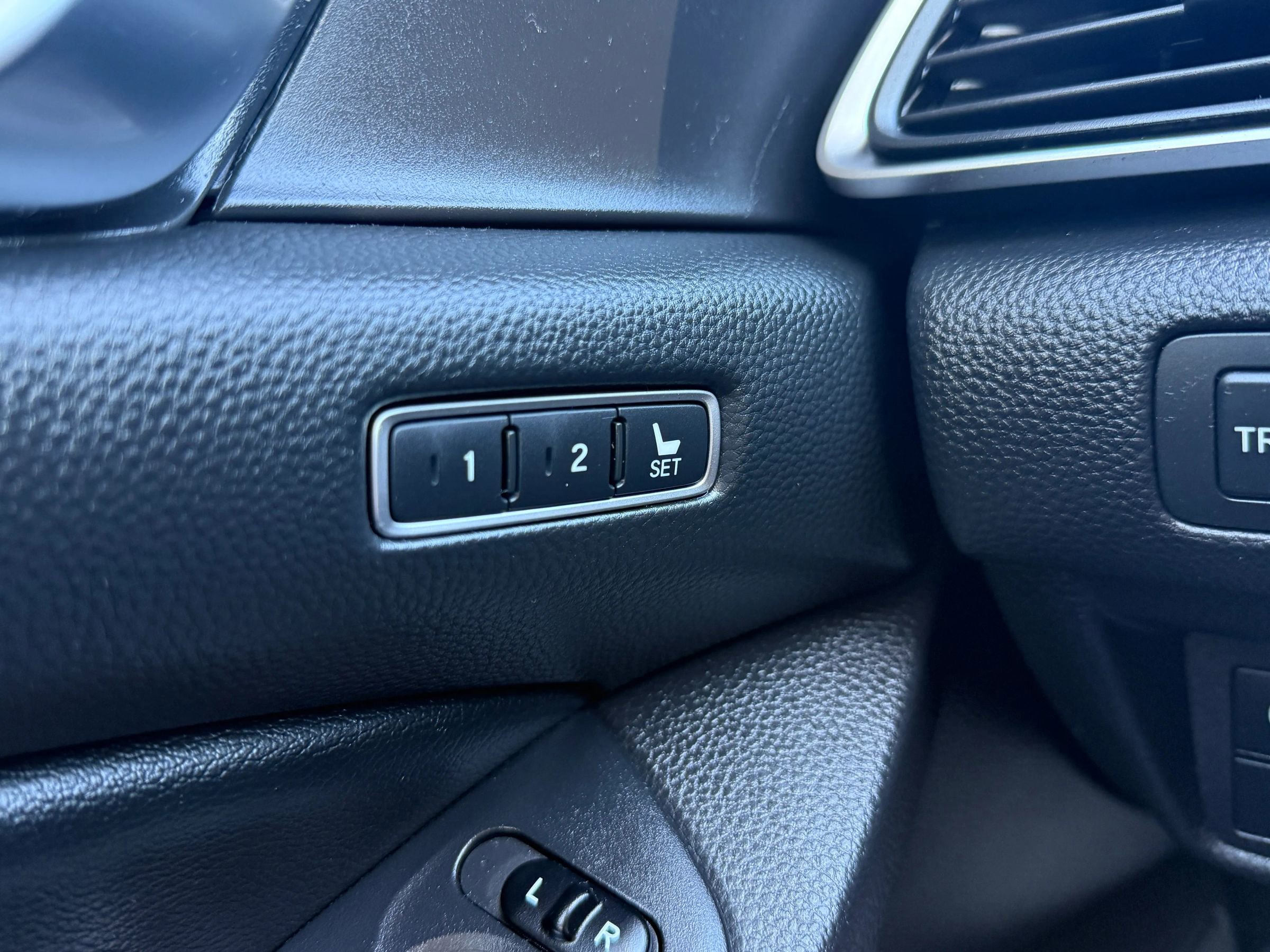 Used 2018 Honda Accord EX-L image 23