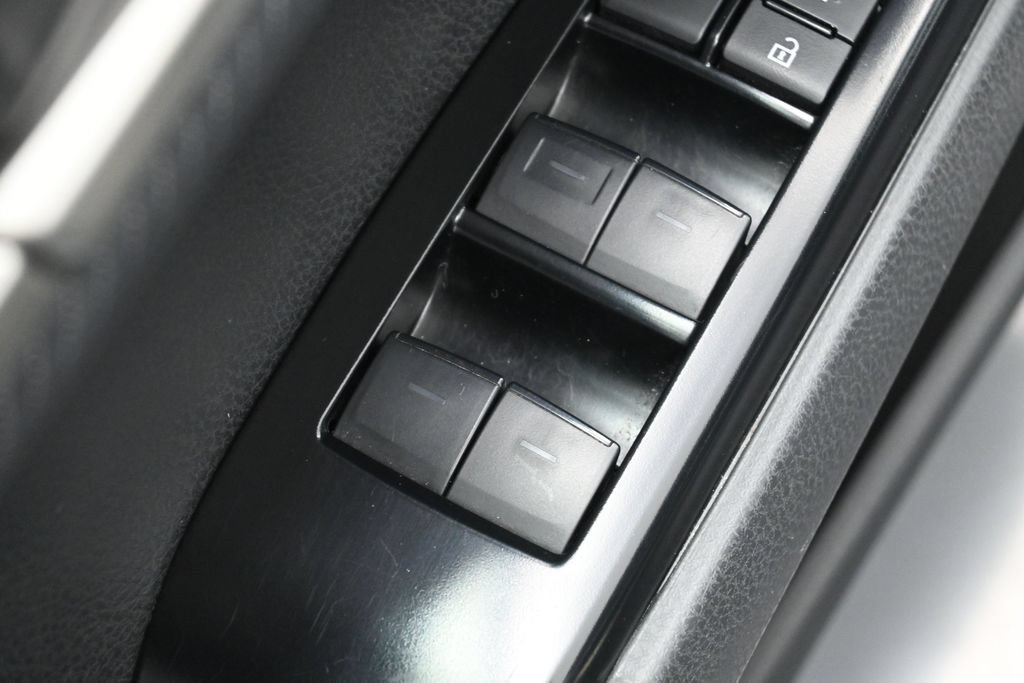 Used 2025 Toyota Camry SE FWD image 13