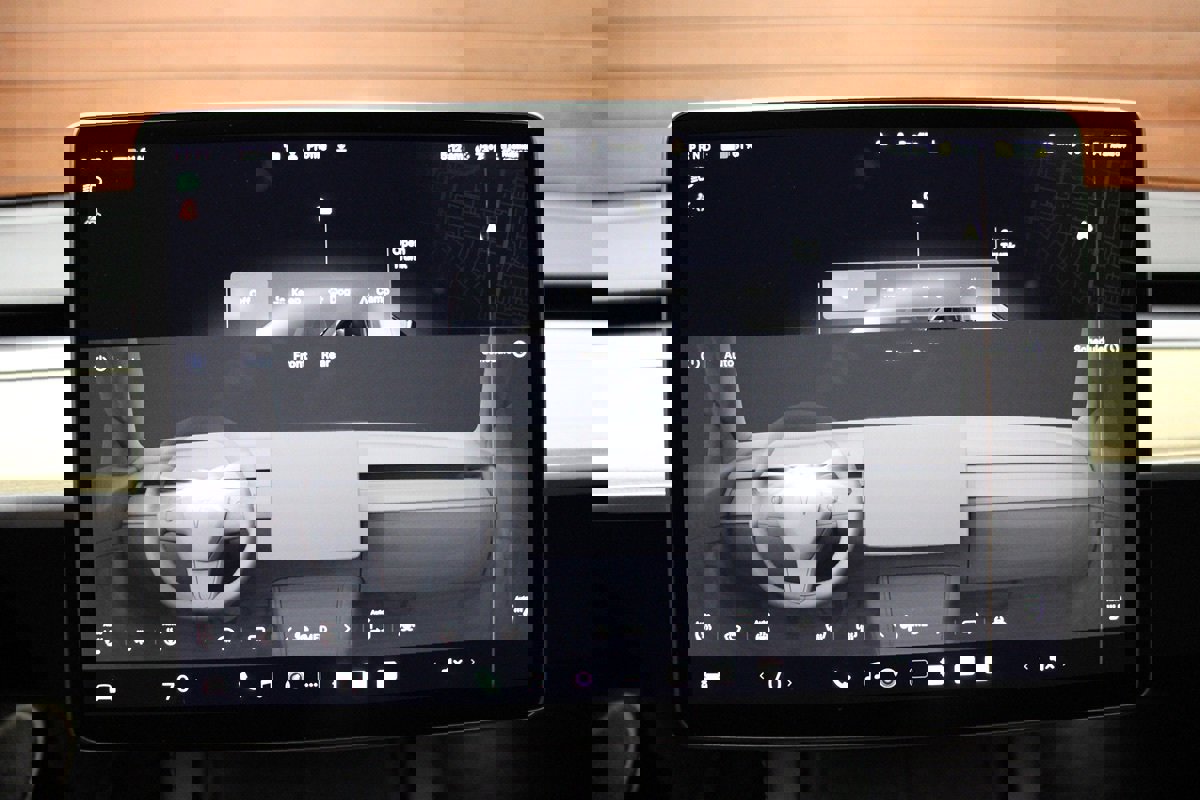 Used 2022 Tesla Model Y Long Range image 26