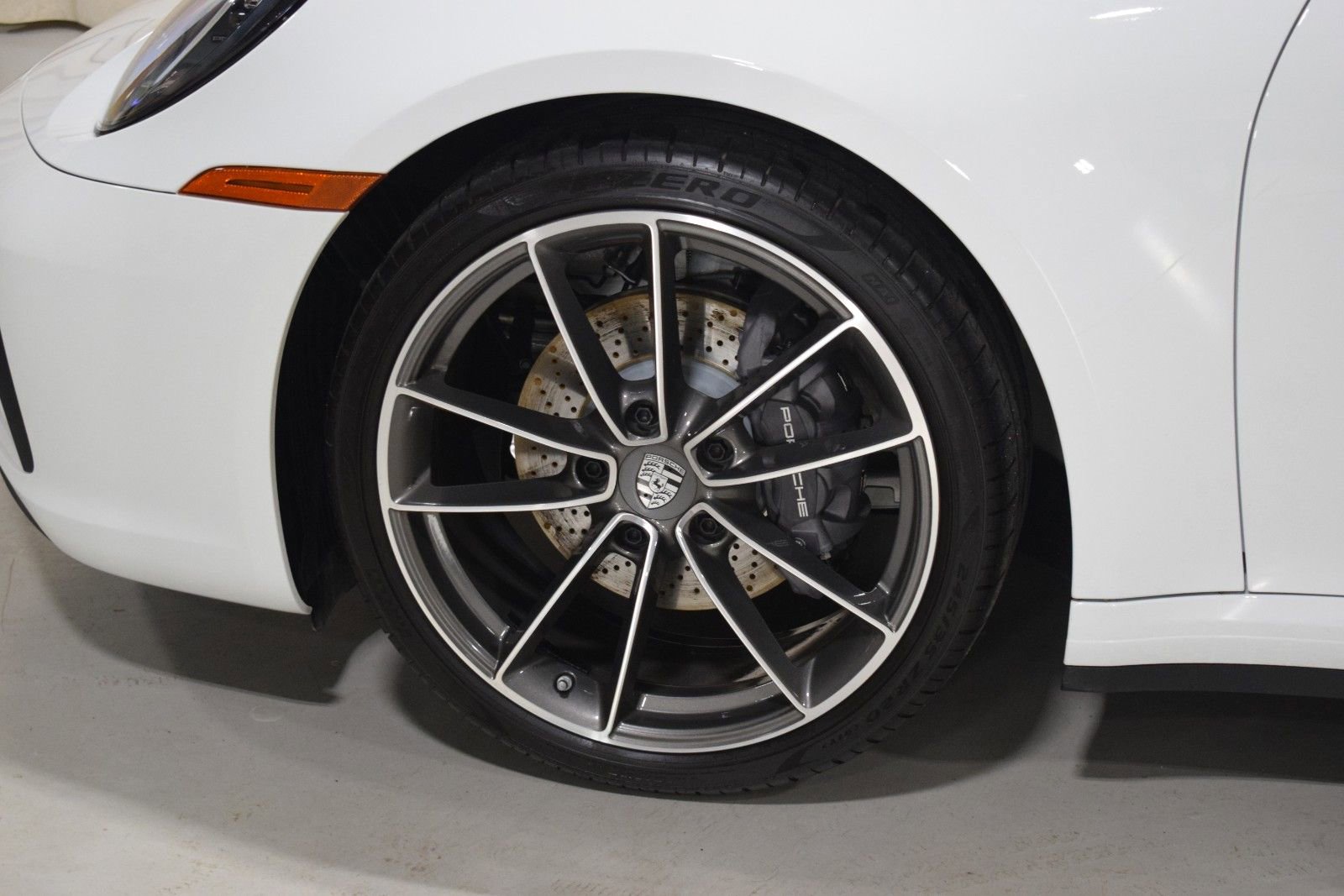 Used 2024 Porsche 911 Carrera RWD image 5