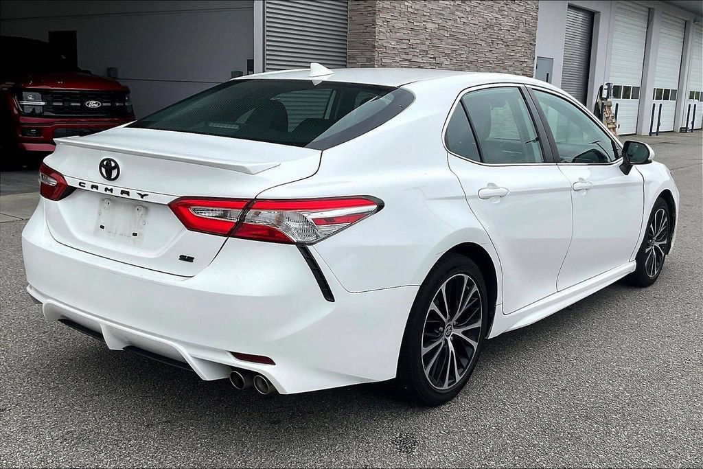 Used 2020 Toyota Camry SE FWD image 6