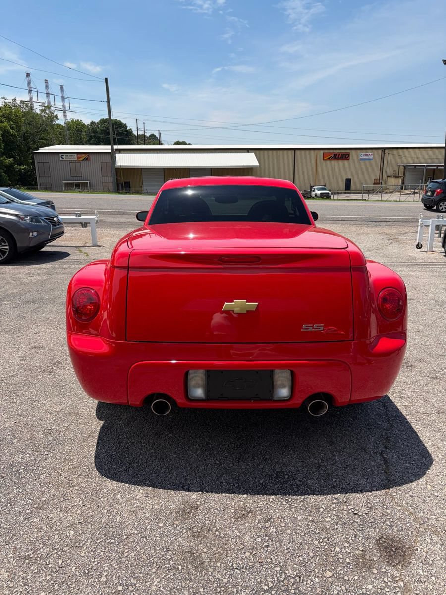 Used 2005 Chevrolet SSR w/ Preferred Equipment Group RWD image 6