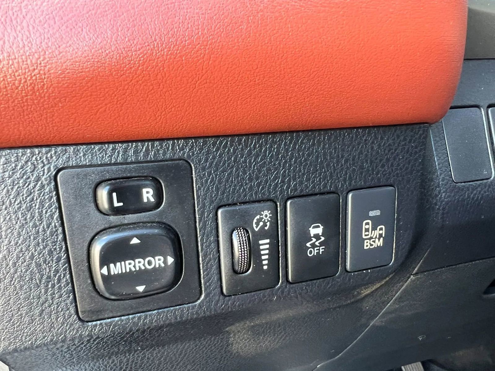 Used 2013 Toyota RAV4 Limited FWD image 25