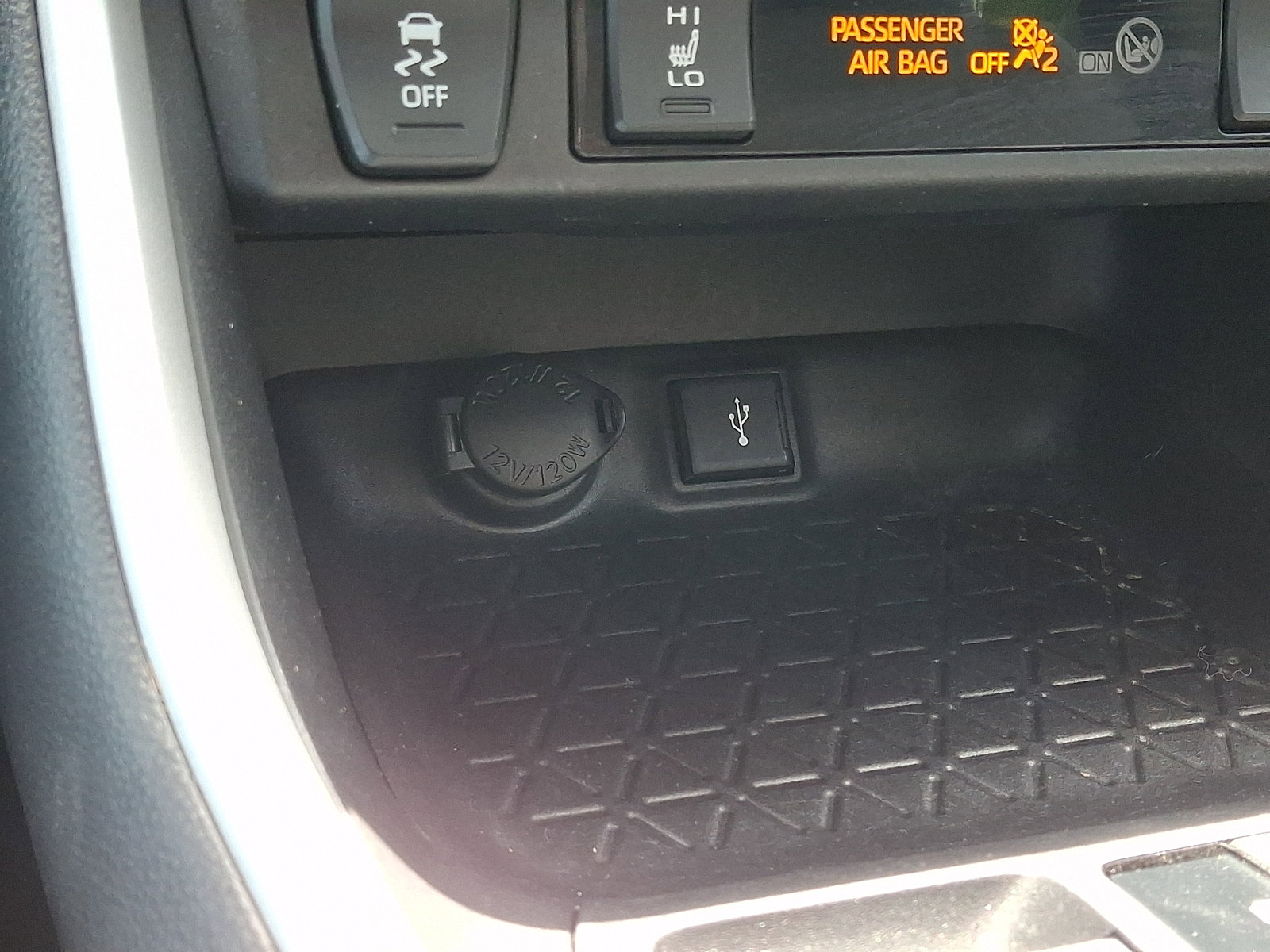 Certified 2021 Toyota RAV4 XLE w/ Convenience Package AWD/4WD image 25