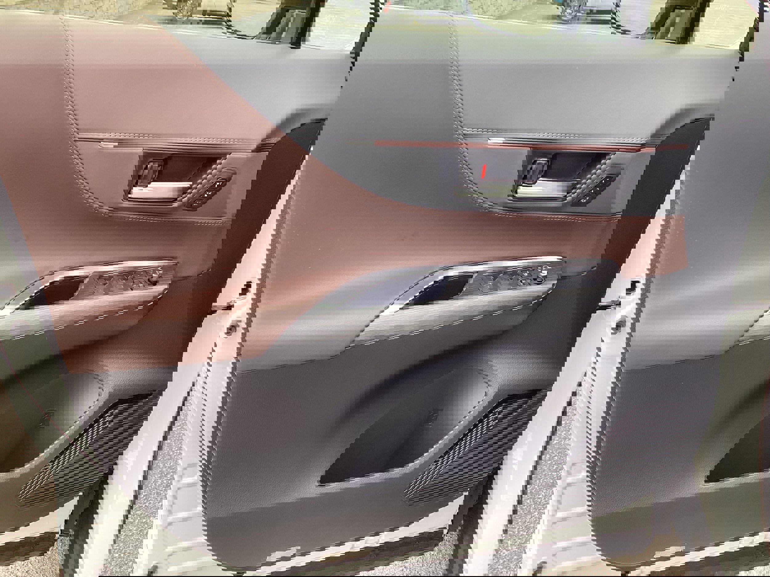 Used 2021 Toyota Venza Limited w/ Advanced Technology Package image 16