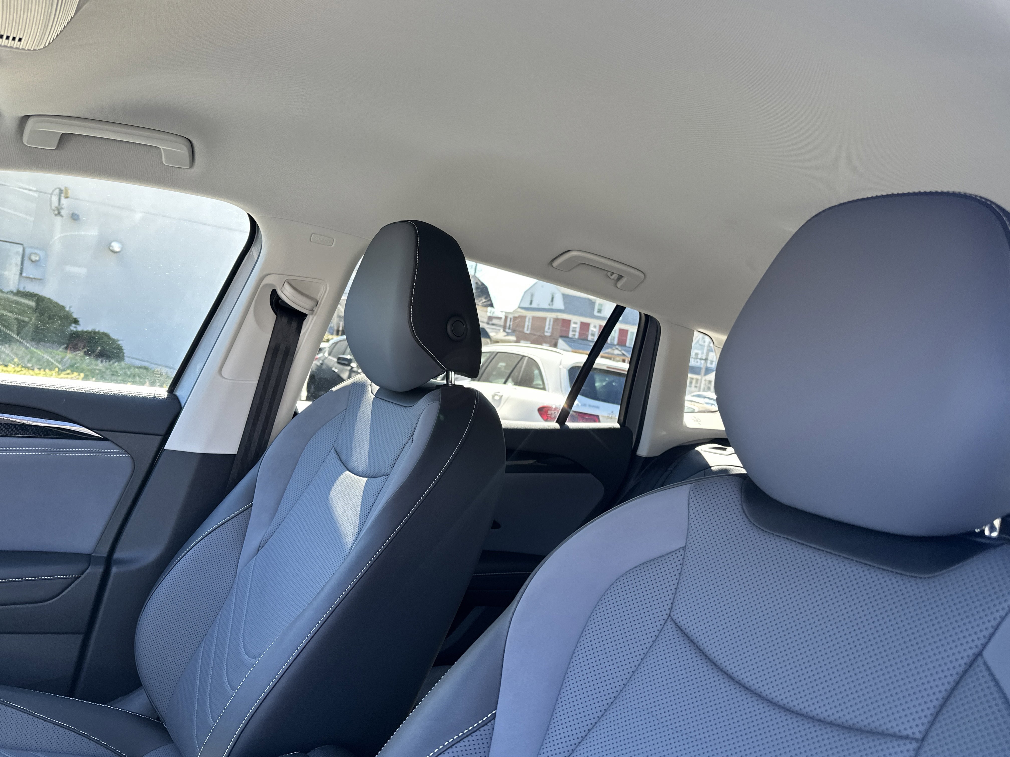 Certified 2025 Volkswagen Tiguan SE image 10