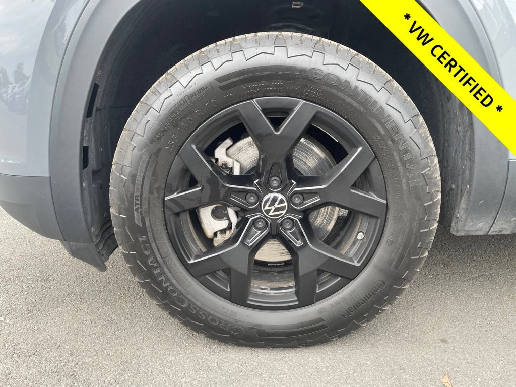 Certified 2025 Volkswagen Atlas Peak Edition SE AWD/4WD image 11