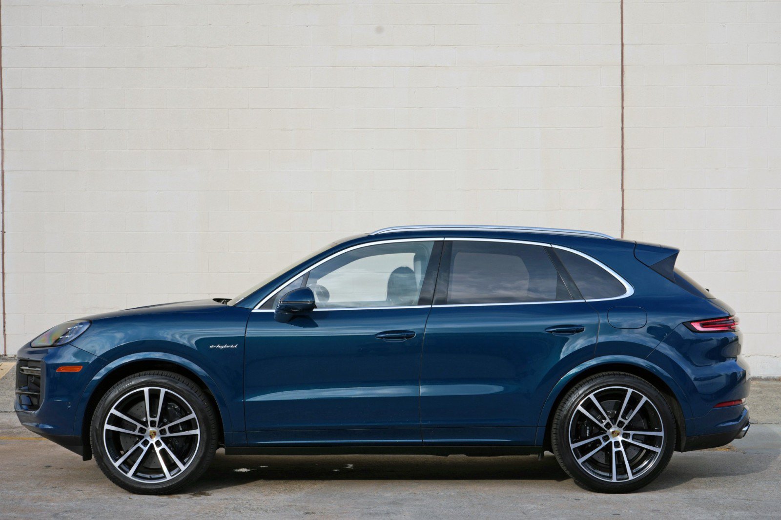 Used 2024 Porsche Cayenne Turbo AWD/4WD image 55