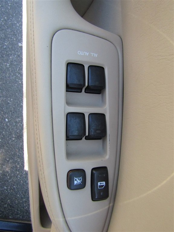 Used 2004 Lexus ES 330 FWD image 22