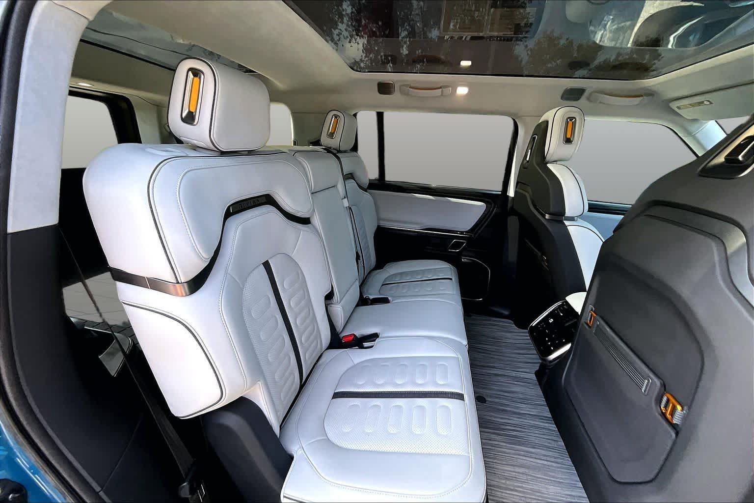Used 2023 Rivian R1S Adventure AWD/4WD image 19
