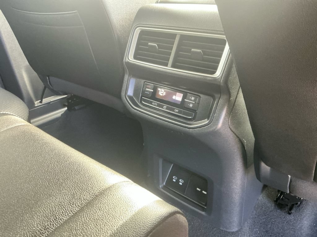 Used 2025 Volkswagen Atlas SE AWD/4WD image 19