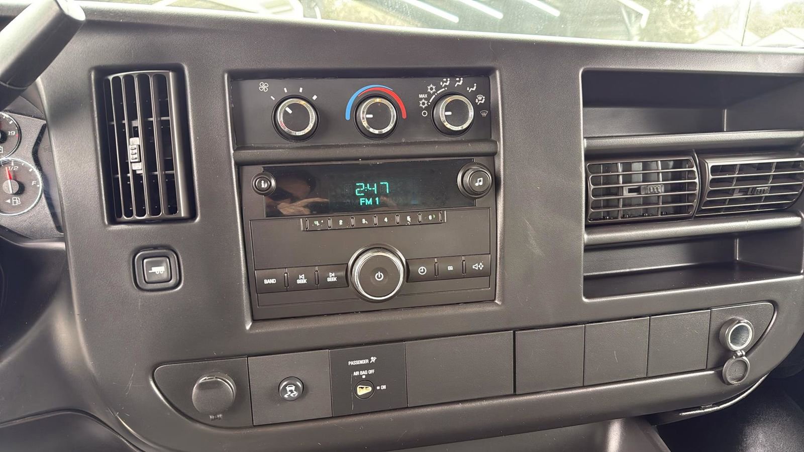 Used 2011 Chevrolet Express 2500 image 15