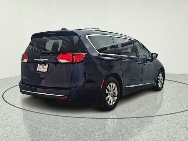 Used 2019 Chrysler Pacifica Touring-L FWD image 6