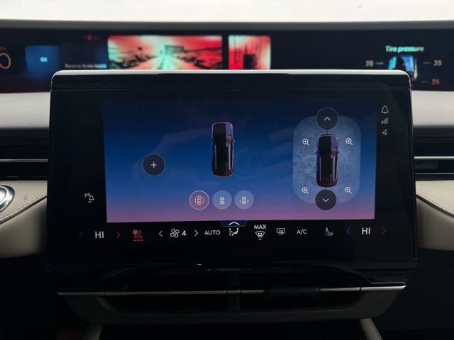 Used 2025 Lincoln Nautilus Premier image 40