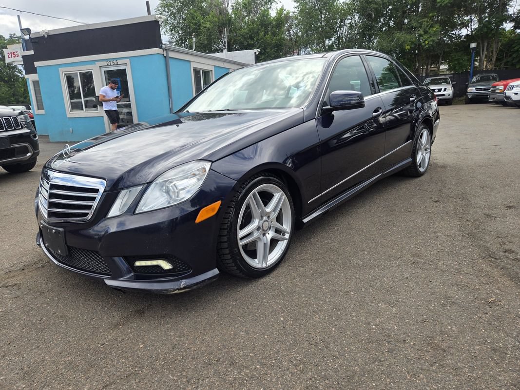 Used 2011 Mercedes-Benz E 350 4MATIC Sedan image 2