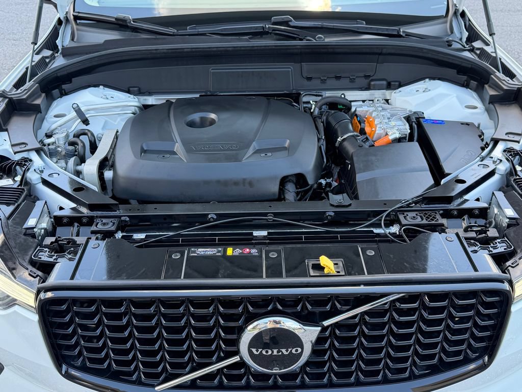 Certified 2024 Volvo XC60 T8 Ultimate w/ Protection Package Premier AWD/4WD image 36