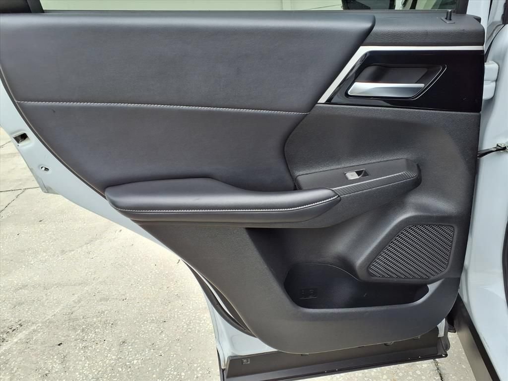 Used 2024 Mitsubishi Outlander SE FWD image 15