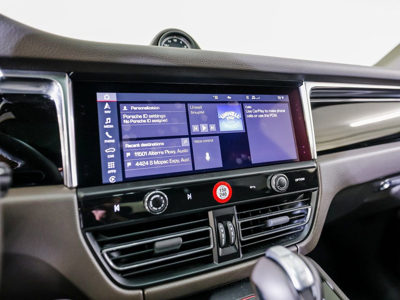 Certified 2025 Porsche Macan image 18