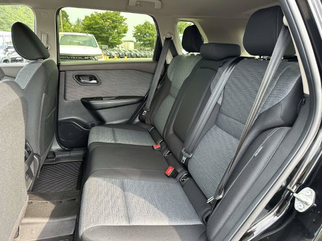 Used 2023 Nissan Rogue SV AWD/4WD image 17