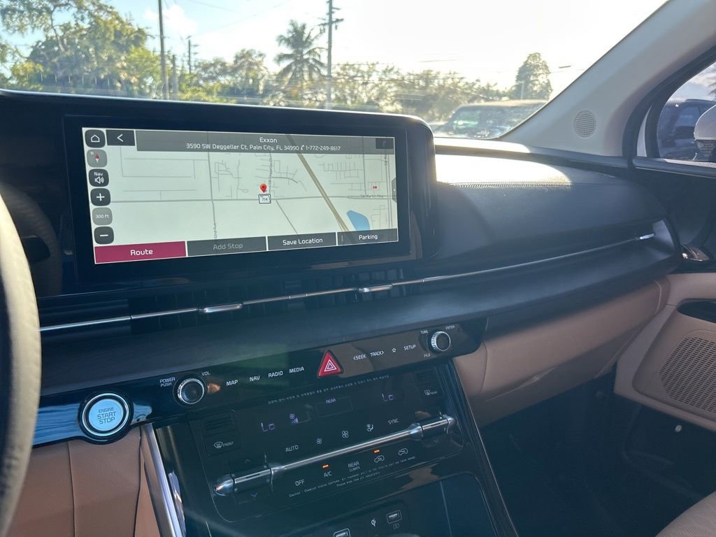 Used 2023 Kia Carnival EX image 11