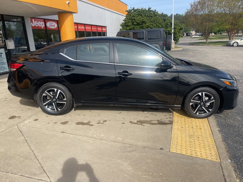 Used 2025 Nissan Sentra SV FWD image 3