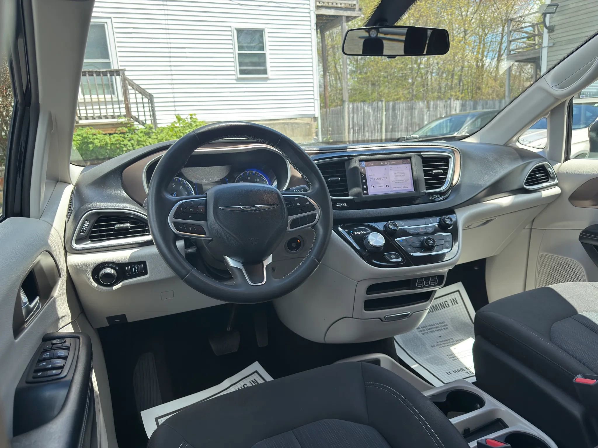 Used 2022 Chrysler Voyager LX FWD image 31