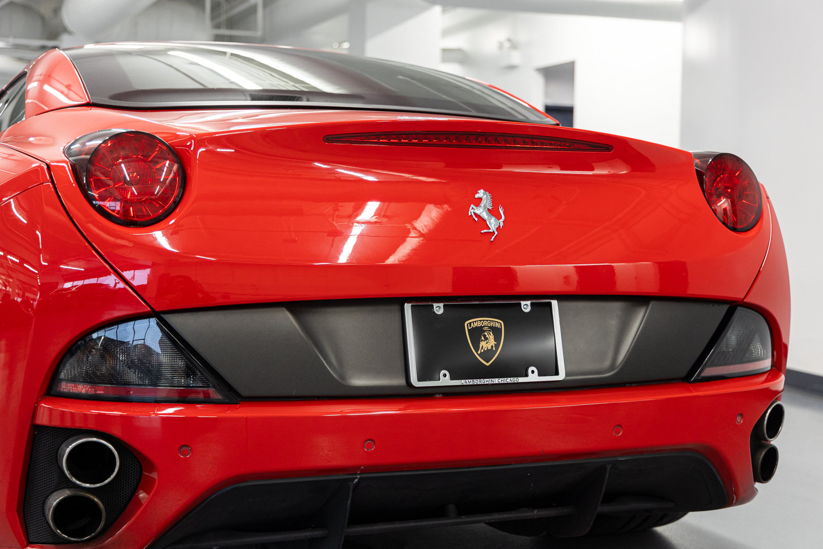Used 2011 Ferrari California RWD image 31