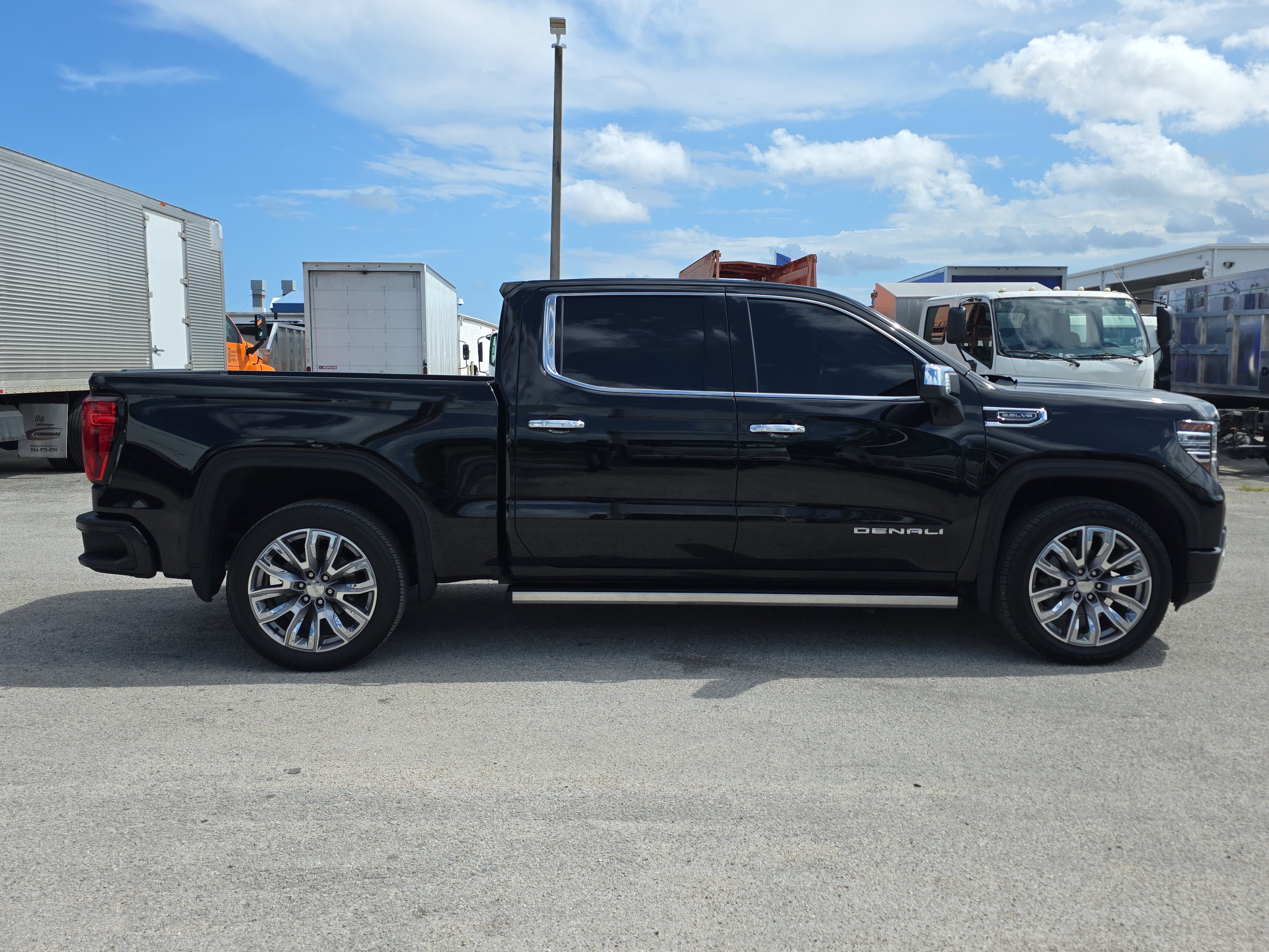 Used 2022 GMC Sierra 1500 Denali w/ Denali Reserve Package AWD/4WD image 8