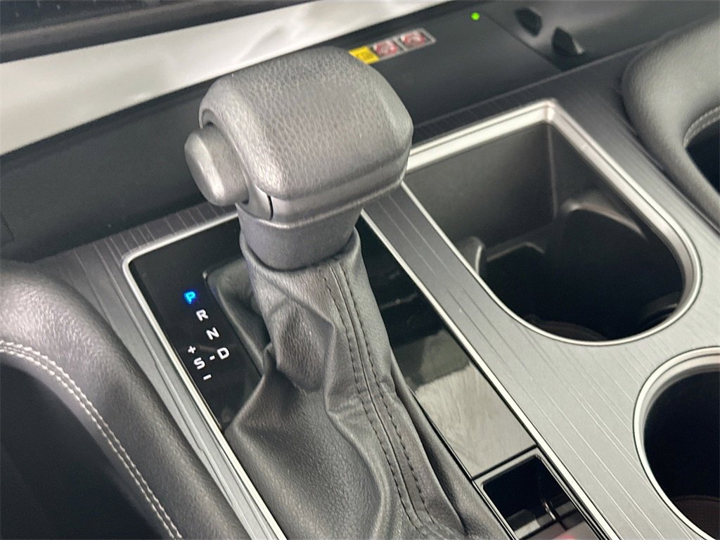 Used 2025 Toyota Sienna LE image 18