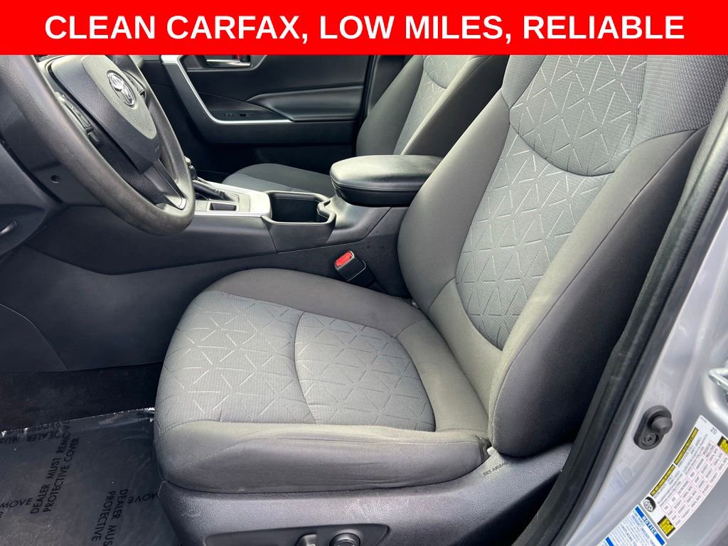 Used 2022 Toyota RAV4 XLE AWD/4WD image 12