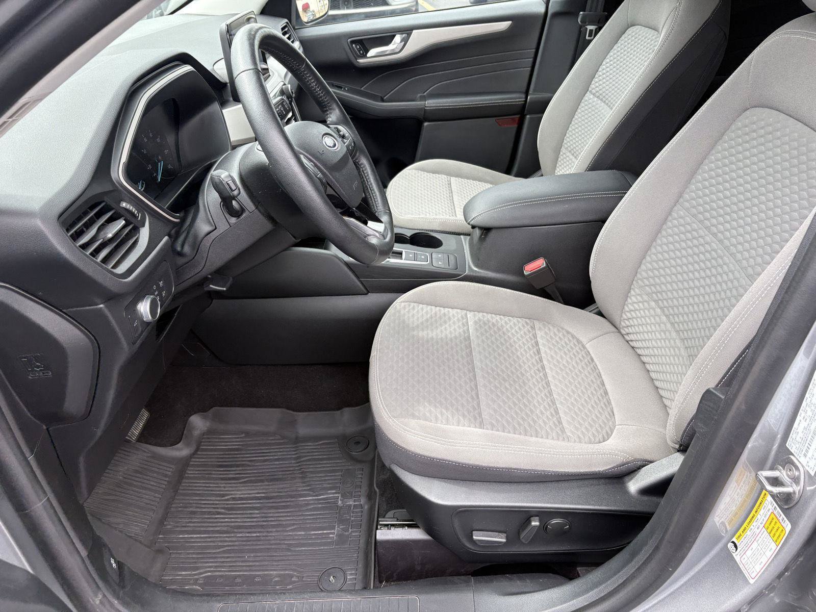 Used 2021 Ford Escape SE w/ Convenience Package FWD image 4