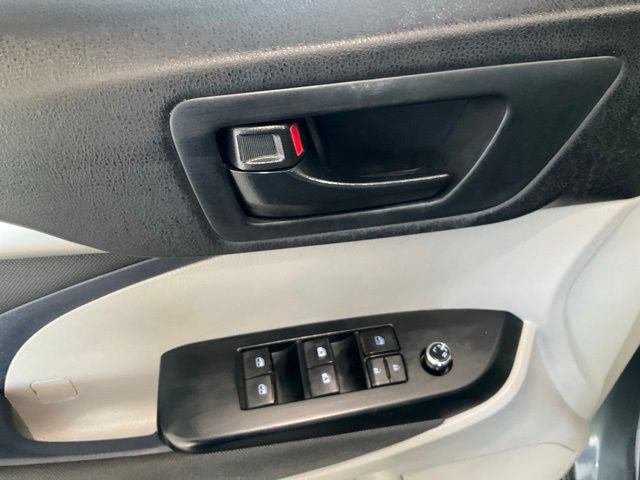 Used 2014 Toyota Highlander LE FWD image 5