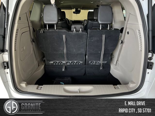 Used 2024 Chrysler Pacifica Select image 23