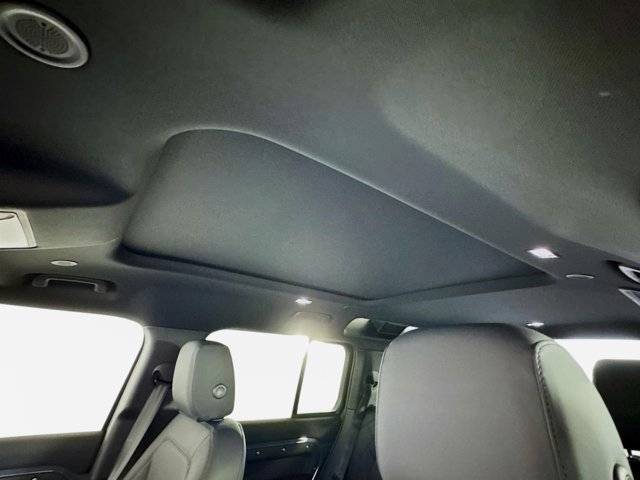 Used 2025 Land Rover Defender 110 S image 14