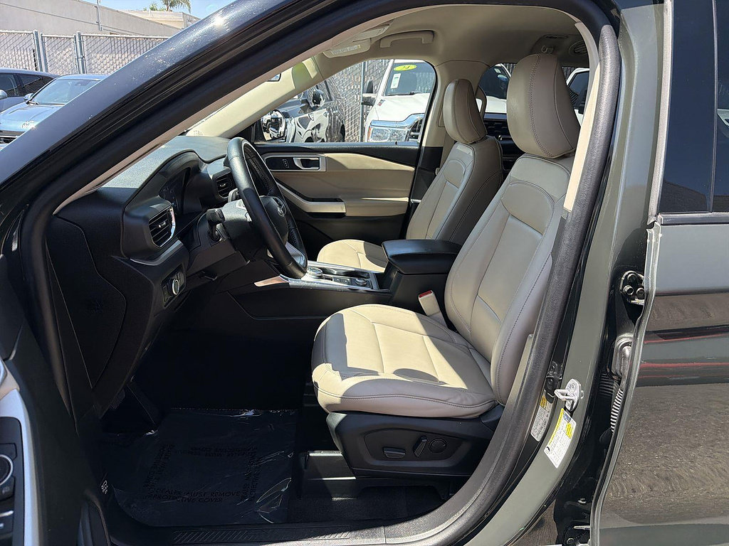 Used 2023 Ford Explorer XLT w/ Equipment Group 202A AWD/4WD image 18