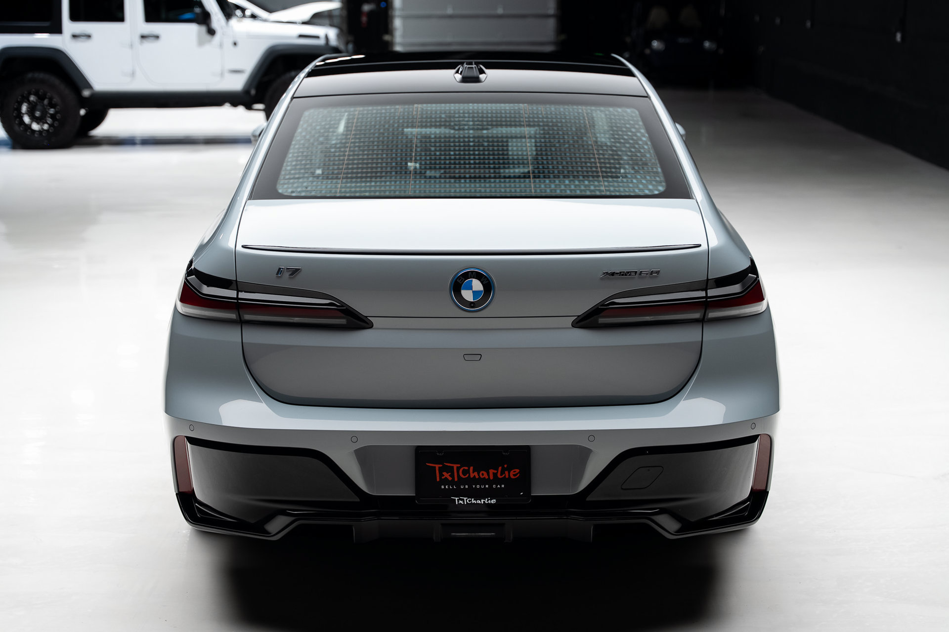 Used 2024 BMW i7 xDrive60 w/ Executive Package AWD/4WD image 25