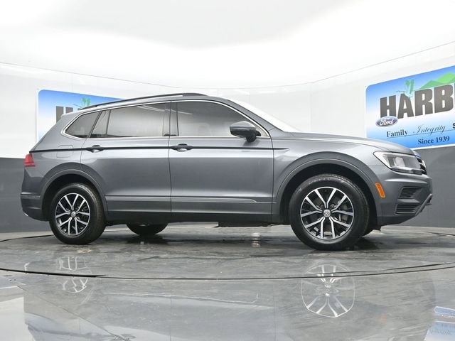 Used 2021 Volkswagen Tiguan SE w/ Panoramic Sunroof Package image 23