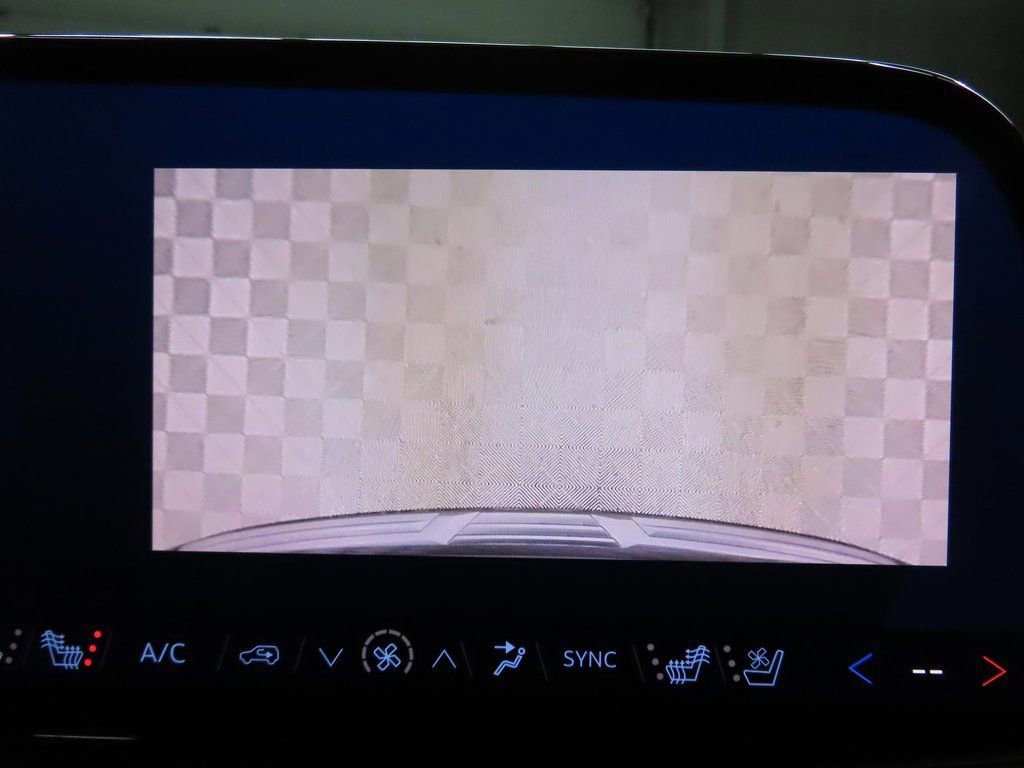 Used 2025 Chevrolet Suburban High Country AWD/4WD image 16