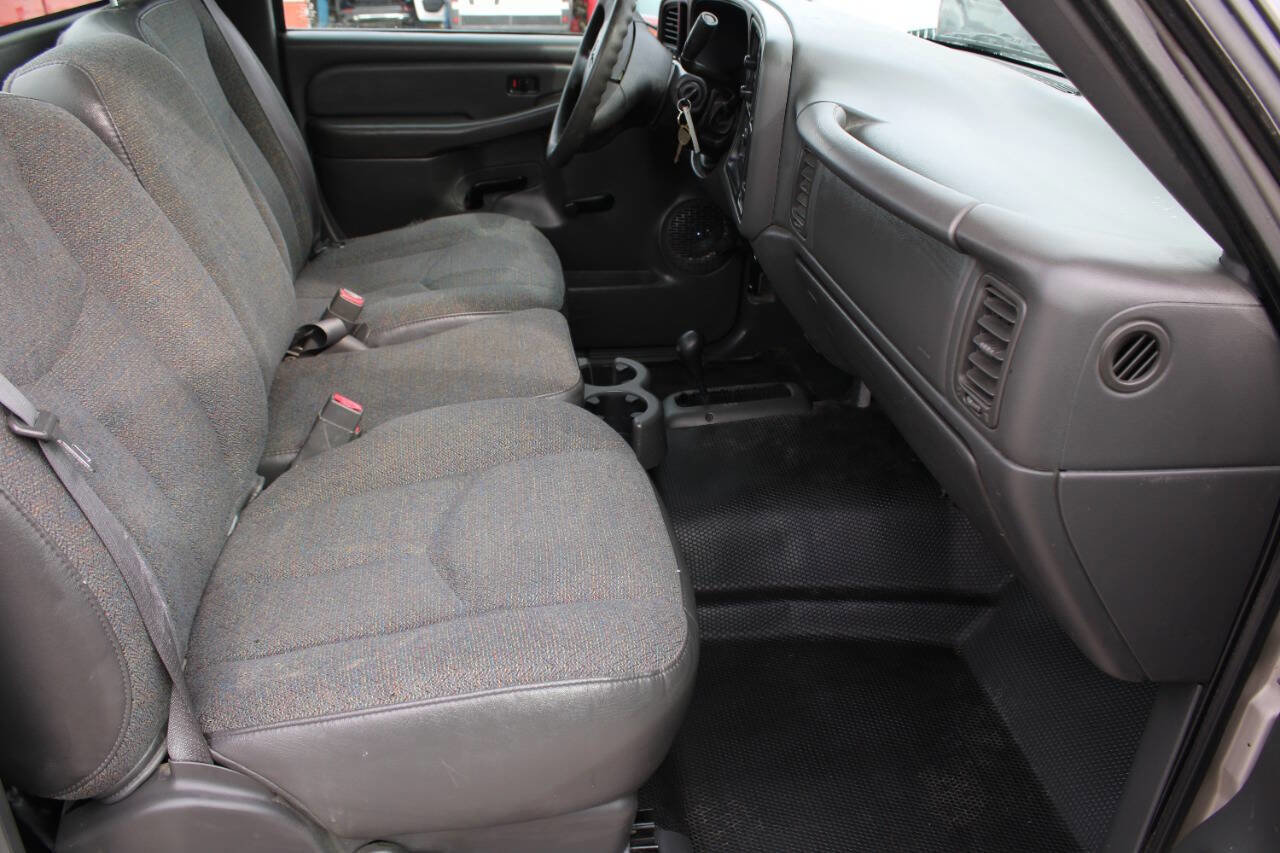 Used 2004 GMC Sierra 1500 W/T w/ Light Duty Power Package image 6