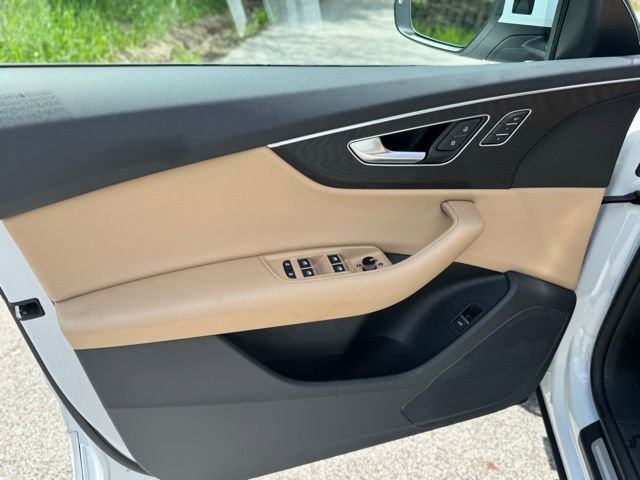 Used 2023 Audi Q8 Premium w/ Convenience Package AWD/4WD image 9