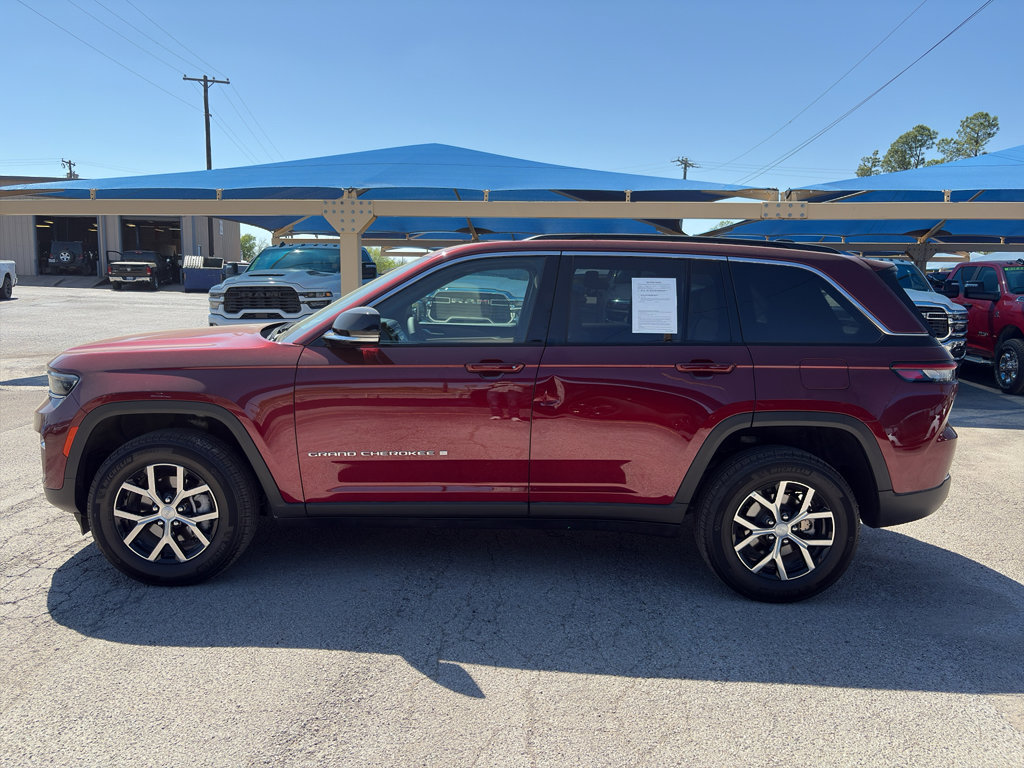 Used 2024 Jeep Grand Cherokee Limited w/ Trailer Tow Package image 9